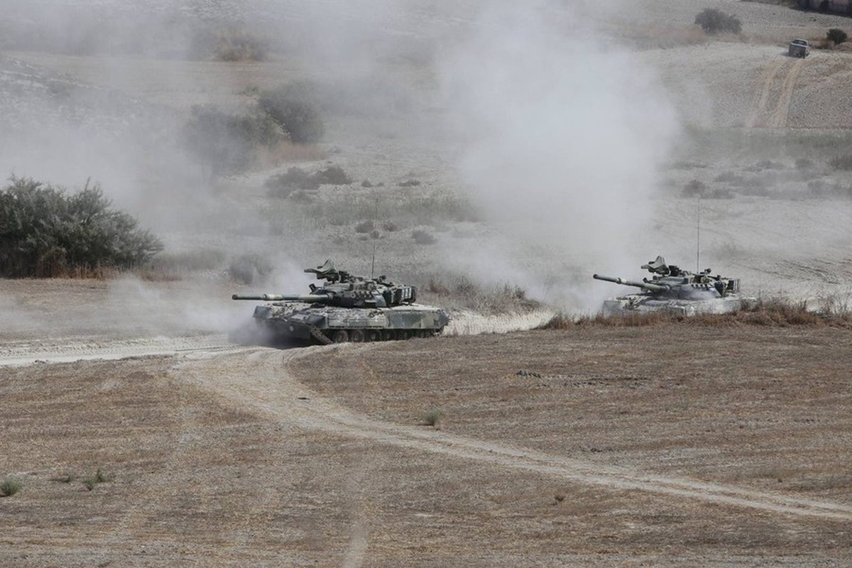 Sip nhan xe tang Merkava tu Israel de 'ranh tay' chuyen giao T-80U-Hinh-13