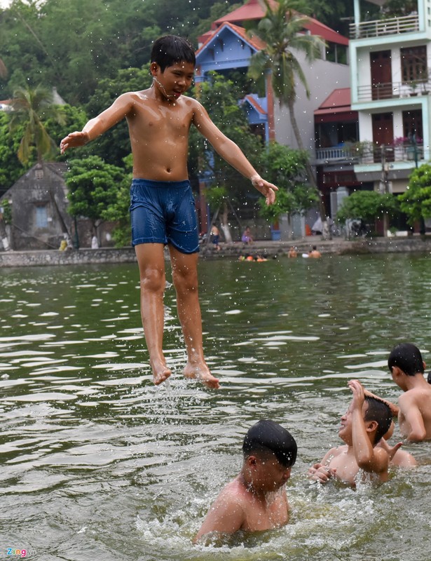 Tre em Ha Noi tam giai nhiet o ao lang nghin nam-Hinh-11