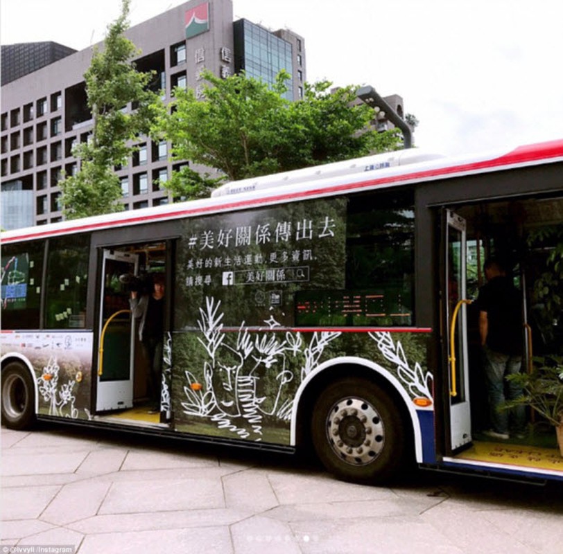&quot;Tron nong&quot; trong xe bus “rung” la lung o Dai Loan-Hinh-6