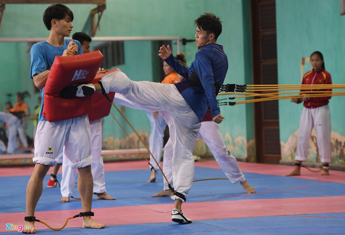 Tuyen taekwondo kho luyen bang dung cu dac biet truoc SEA Games-Hinh-8