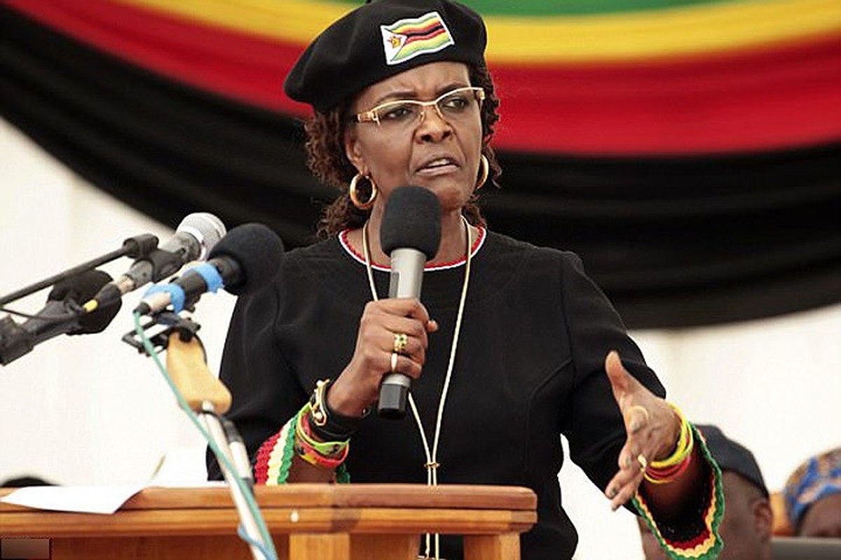 Con trai ba Grace Mugabe tau xe dat tien giua luc Zimbabwe vo no-Hinh-9