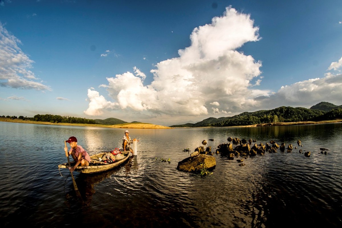 Han han ho Phu Ninh, ngu dan loi bo tha luoi bat ca-Hinh-3