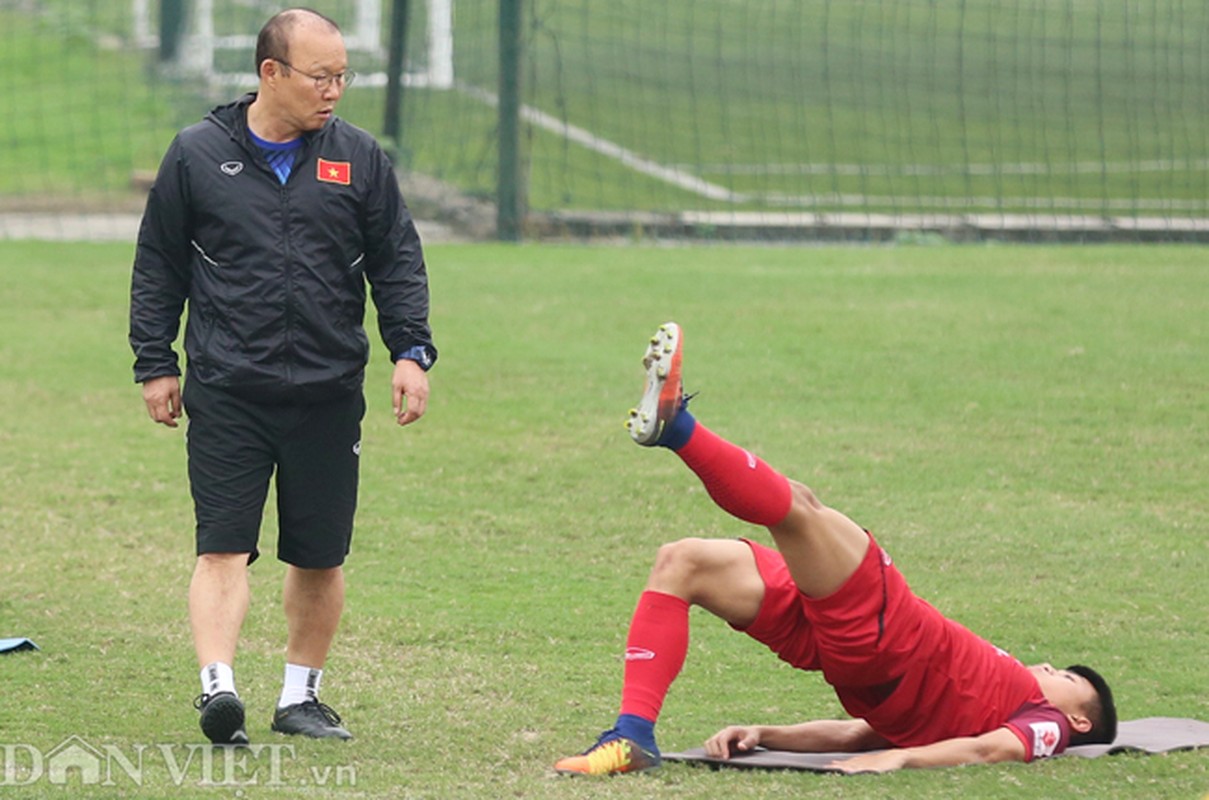 HLV Park Hang-seo tap chong day, chinh tung cau thu U23 Viet Nam-Hinh-7