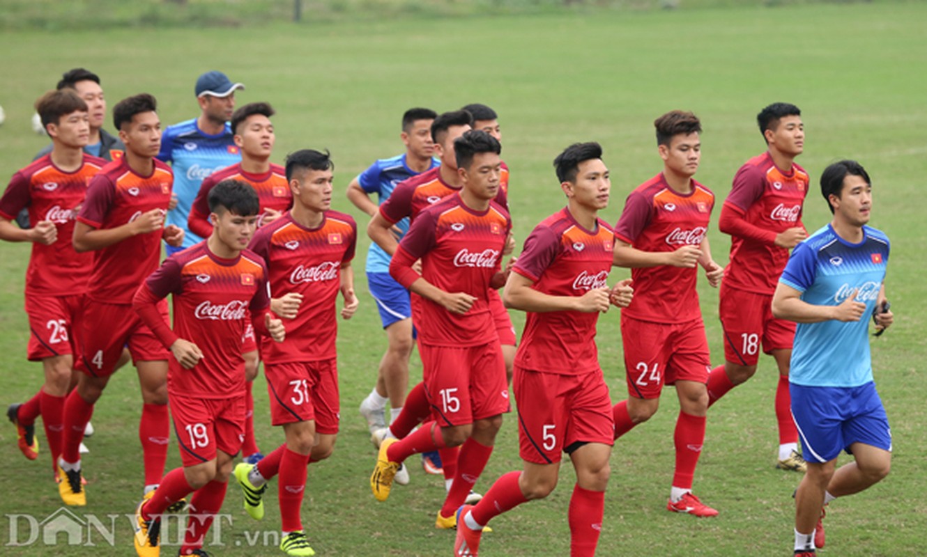 HLV Park Hang-seo tap chong day, chinh tung cau thu U23 Viet Nam