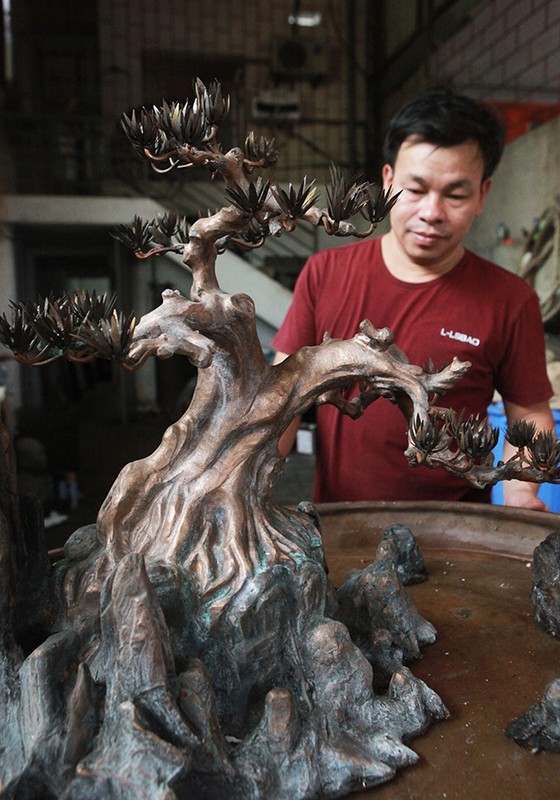 Ngam tung bonsai nang 70kg duc bang dong do duy nhat o Viet Nam-Hinh-3