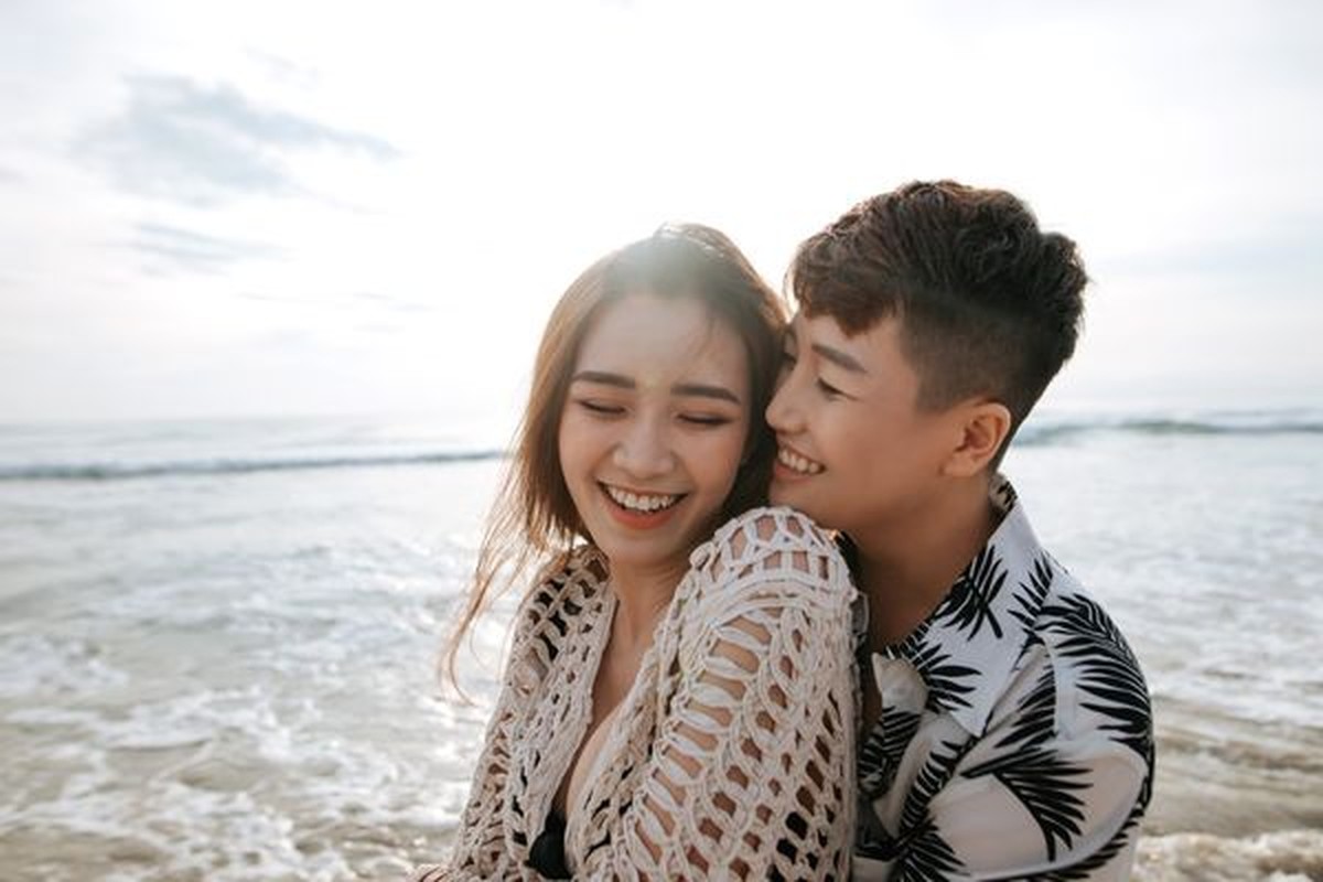 Cap doi LGBT noi tieng YunBin - Tu Tri tung anh cuoi lung linh