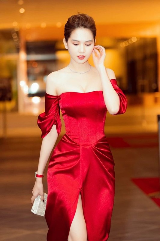 Ngoc Trinh dien vay do chot khoe than hinh nuot khong ty vet-Hinh-2