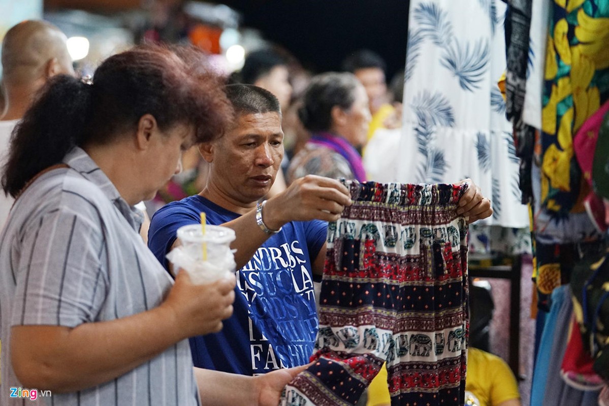 Vao cho dem Nha Trang cu ngo nhu dang mua sam o nuoc ngoai-Hinh-5