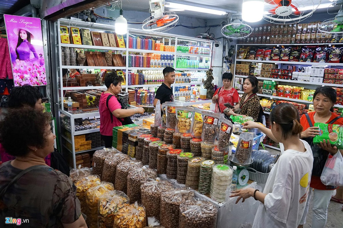 Vao cho dem Nha Trang cu ngo nhu dang mua sam o nuoc ngoai-Hinh-7