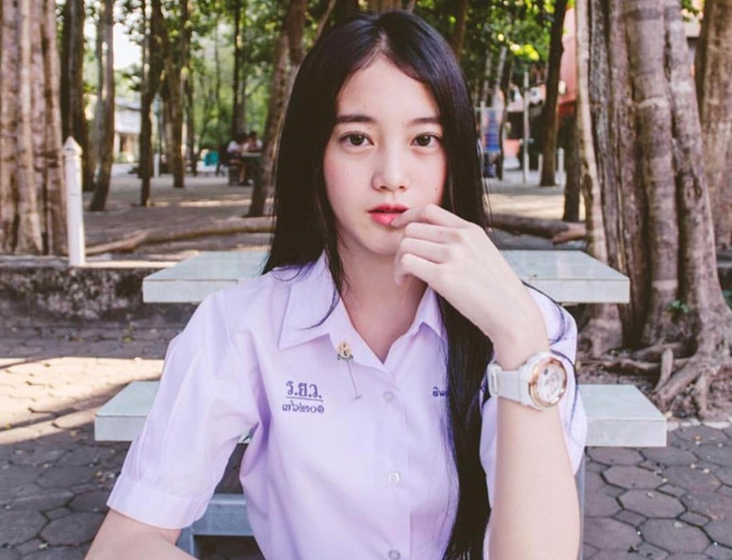 Hot girl dong phuc Thai Lan chuyen huong sang phong cach goi cam