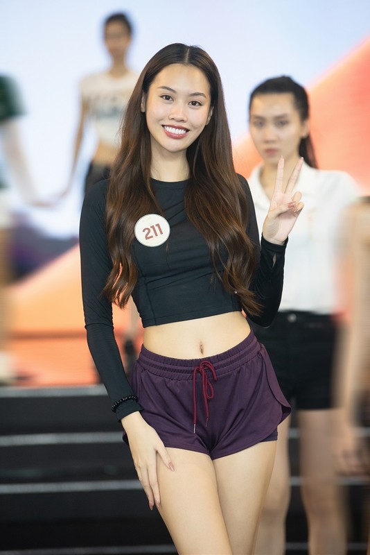 Thi sinh Miss Grand Vietnam 2023 khoe mat moc, eo thon trong tong duyet-Hinh-5
