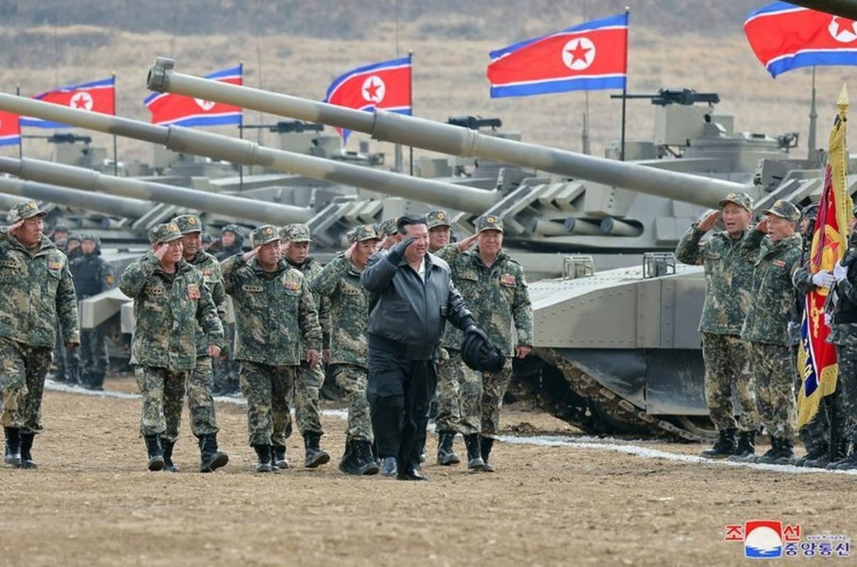 View - 	Xe tăng M2020 'Armata Triều Tiên' là bản nâng cấp dựa trên T-62?
