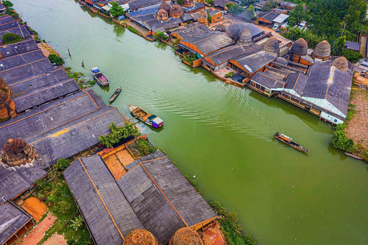 Sac mau “vuong quoc gach gom” Vinh Long tu tren cao-Hinh-6