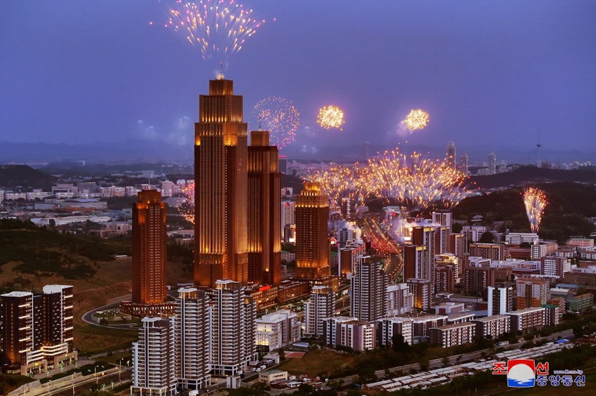 View - 	Choáng ngợp tòa nhà 80 tầng trên con phố hiện đại ở Triều Tiên