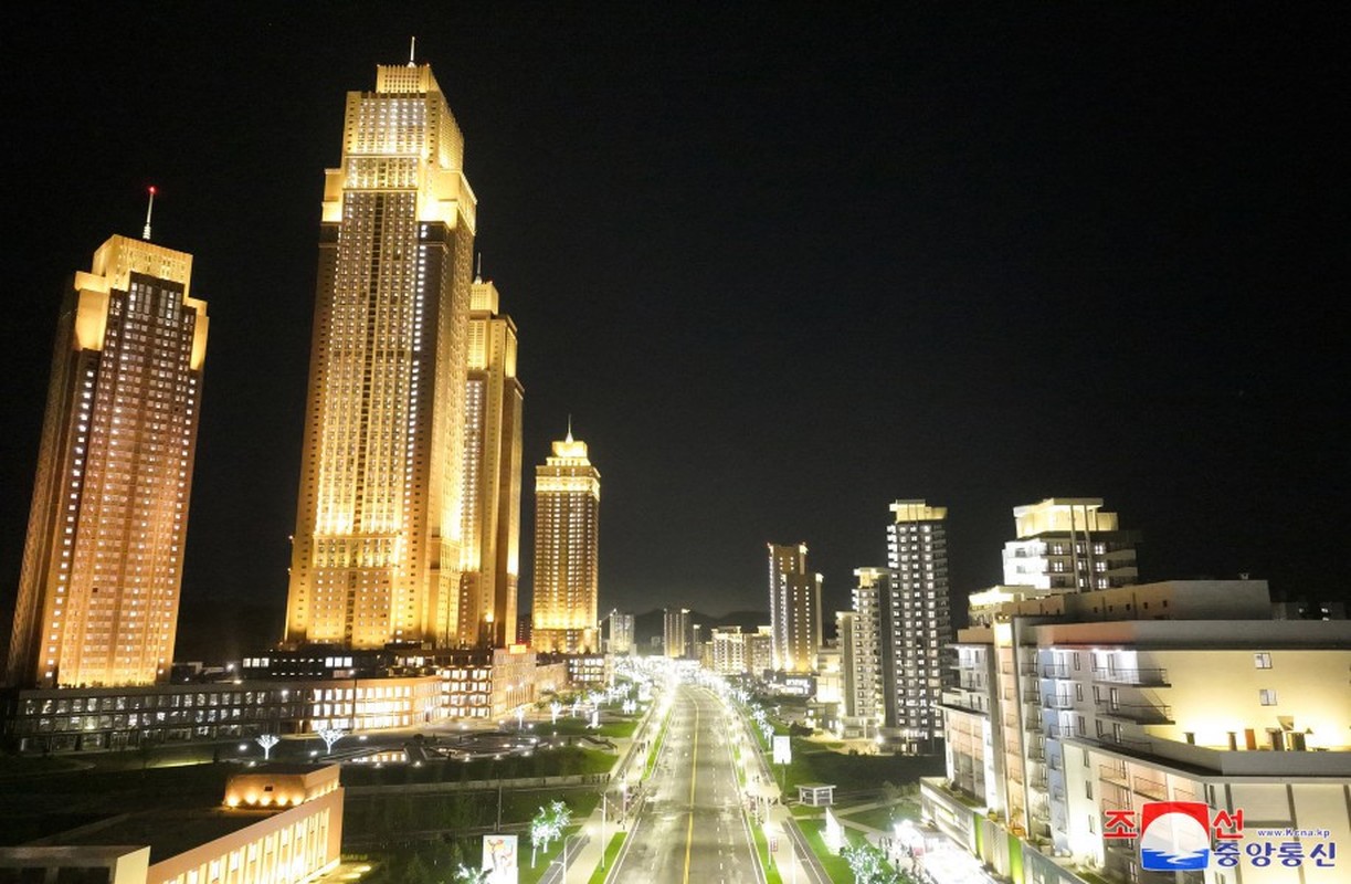 View - 	Choáng ngợp tòa nhà 80 tầng trên con phố hiện đại ở Triều Tiên
