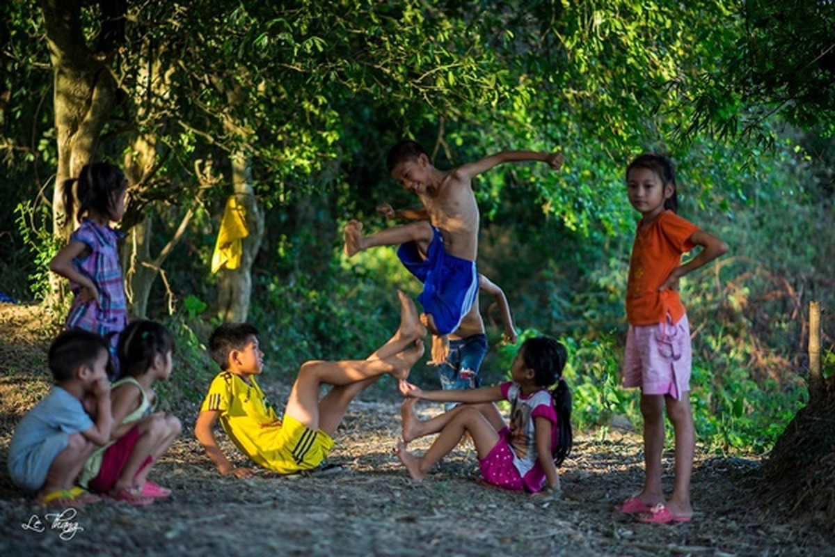 Xem tre em thanh pho quay pha tung bung khi ve que-Hinh-6