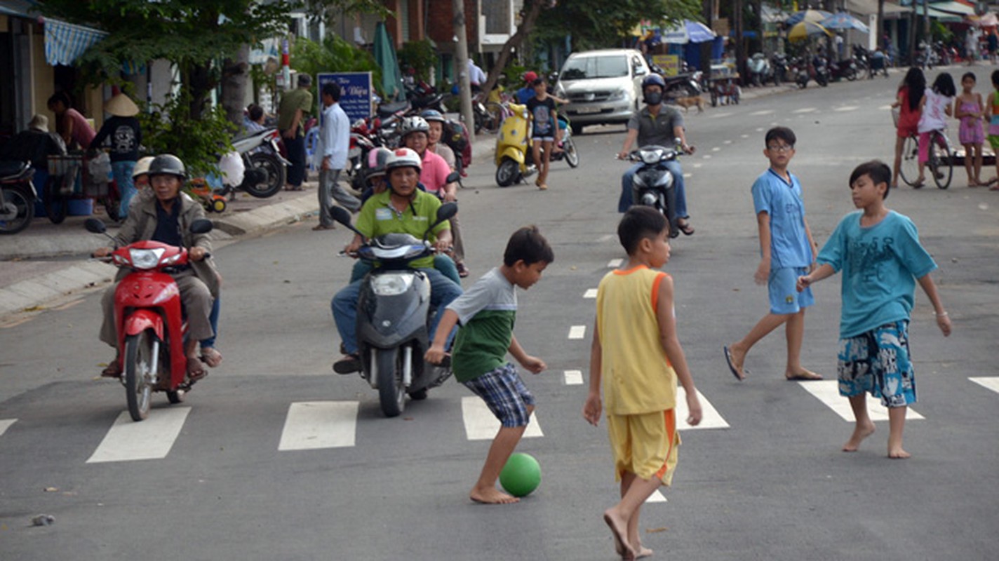 Dung tim xem tre em Viet choi dua giua long duong-Hinh-2