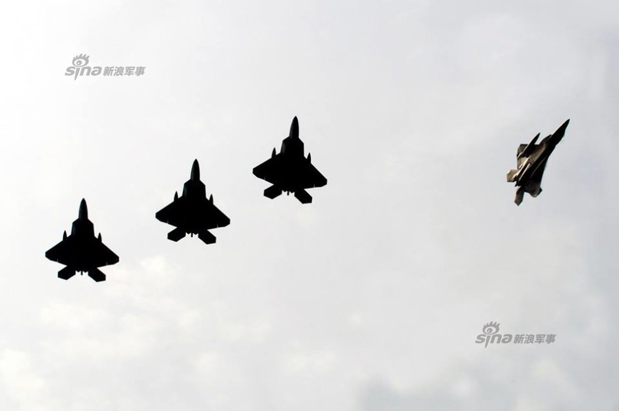 Muc kich F-22, Su-30MKM tap tran hoanh trang o Malaysia-Hinh-2