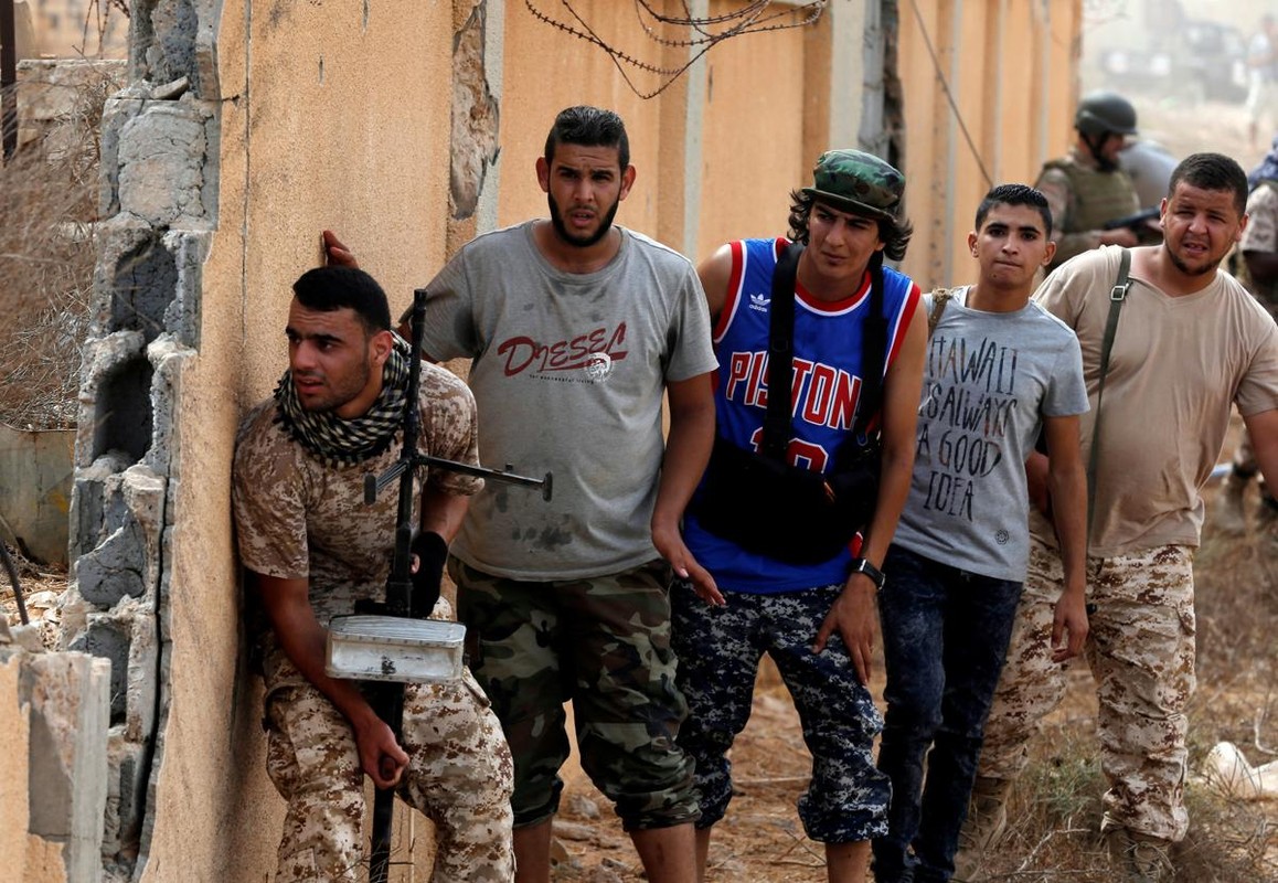 Lon xon binh linh Quan doi Libya trong cuoc chien chong IS-Hinh-11