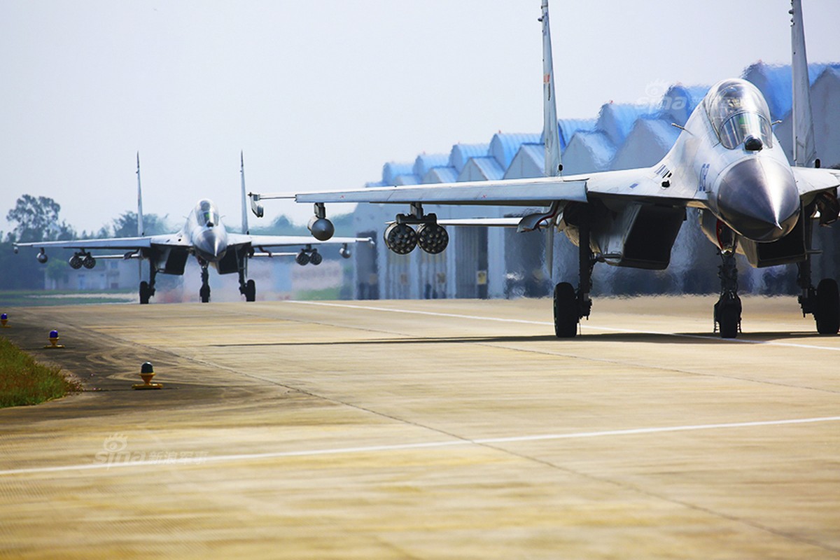 Anh: Trung Quoc trien khai tiem kich Su-30MKK phong rocket tan cong-Hinh-5