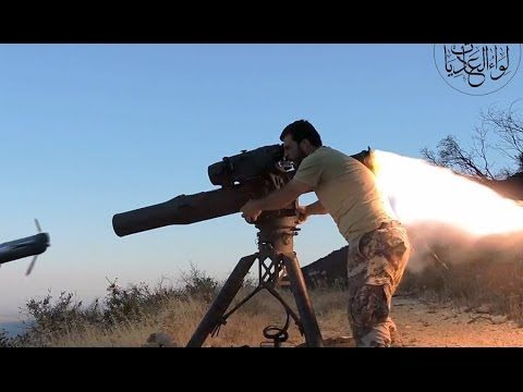 Rung manh canh phien quan Syria ban ten lua TOW-Hinh-7