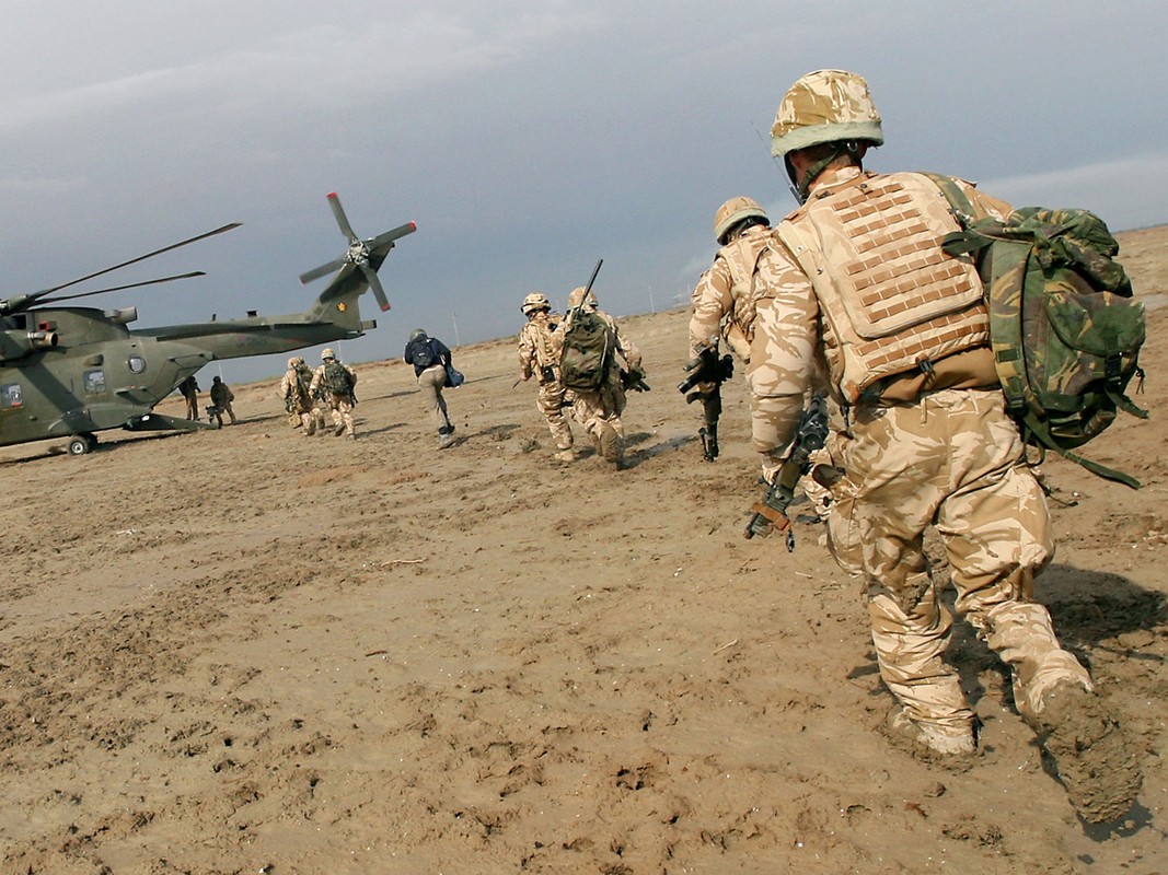 NATO cau cuu Anh gui 500 linh toi Afghanistan-Hinh-6