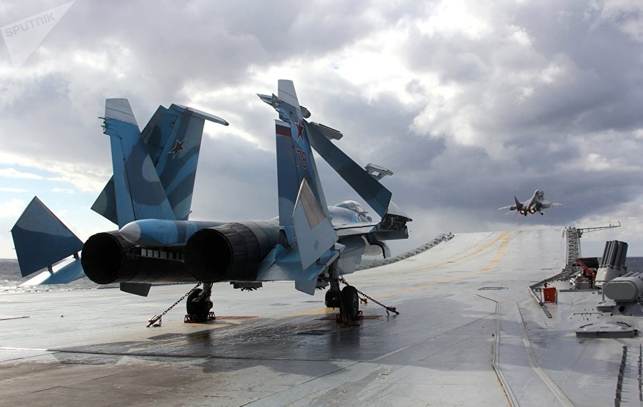 Chua te troi xanh: 40 nam lan dau Su-27 cat canh-Hinh-5