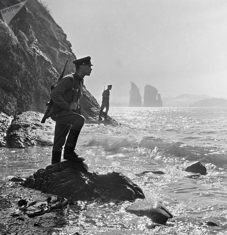 Chum anh: Luc luong Bien phong Nga buoc sang tuoi 99-Hinh-3