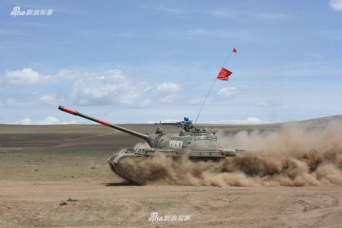 Muc kich xe tang T-72 &quot;quyet dau&quot; T-55 kiem suat du Tank biathlon-Hinh-9