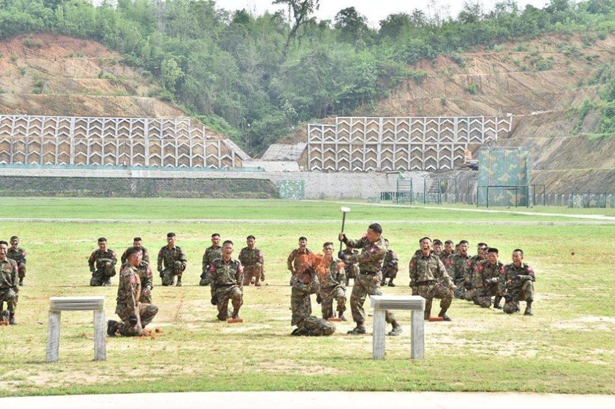 Tan mat xem binh linh Myanmar “Son Dong mai vo“-Hinh-2