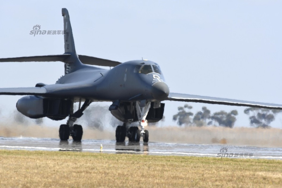 &quot;Phao dai bay&quot; B-1B bay lien tuc 10 tieng toi Bien Dong-Hinh-10