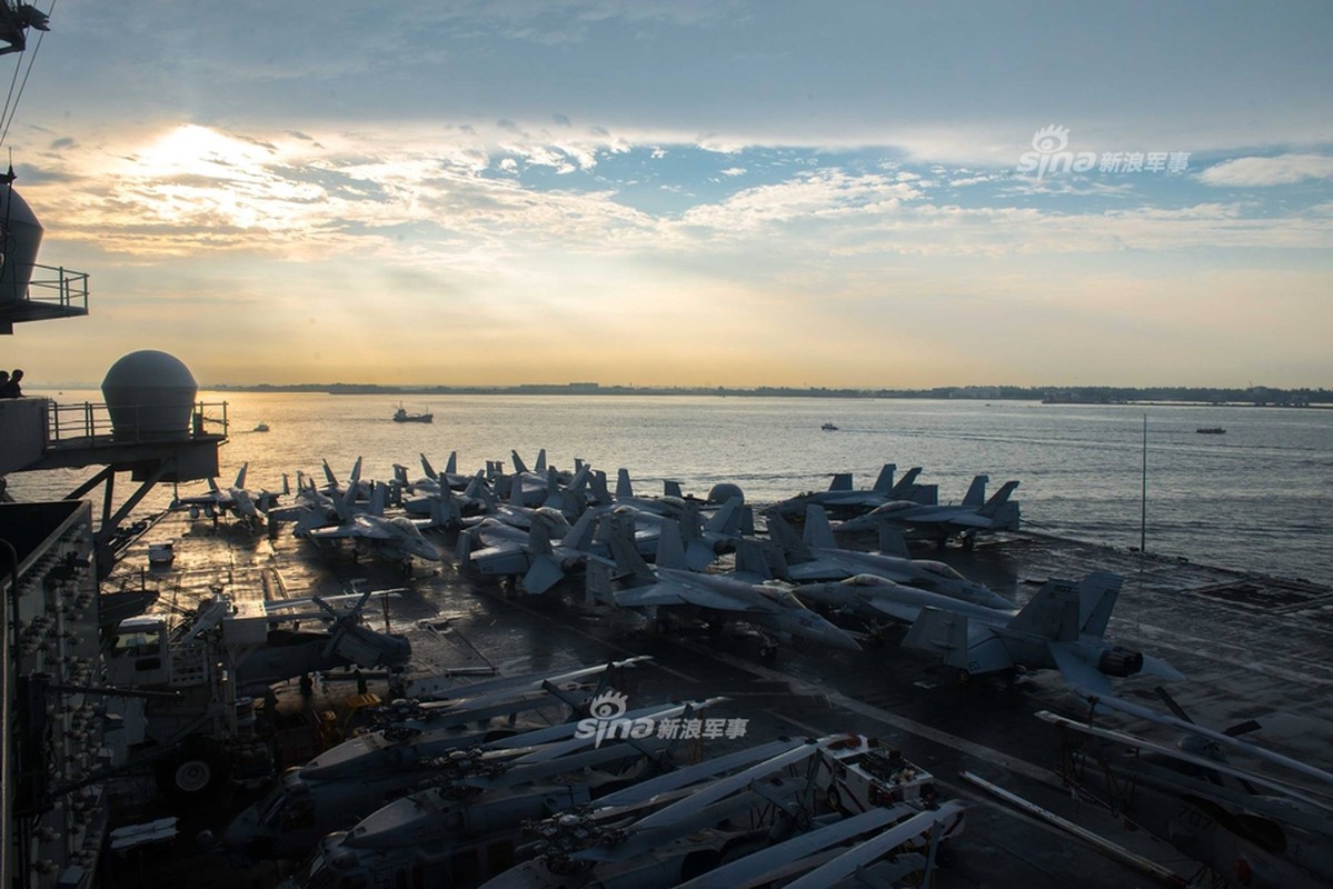 Tau san bay USS Ronald Reagan lai vua luot qua Bien Dong-Hinh-6