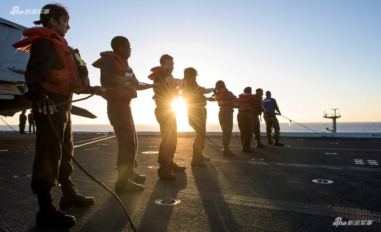 Tau san bay USS Ronald Reagan lai vua luot qua Bien Dong-Hinh-8