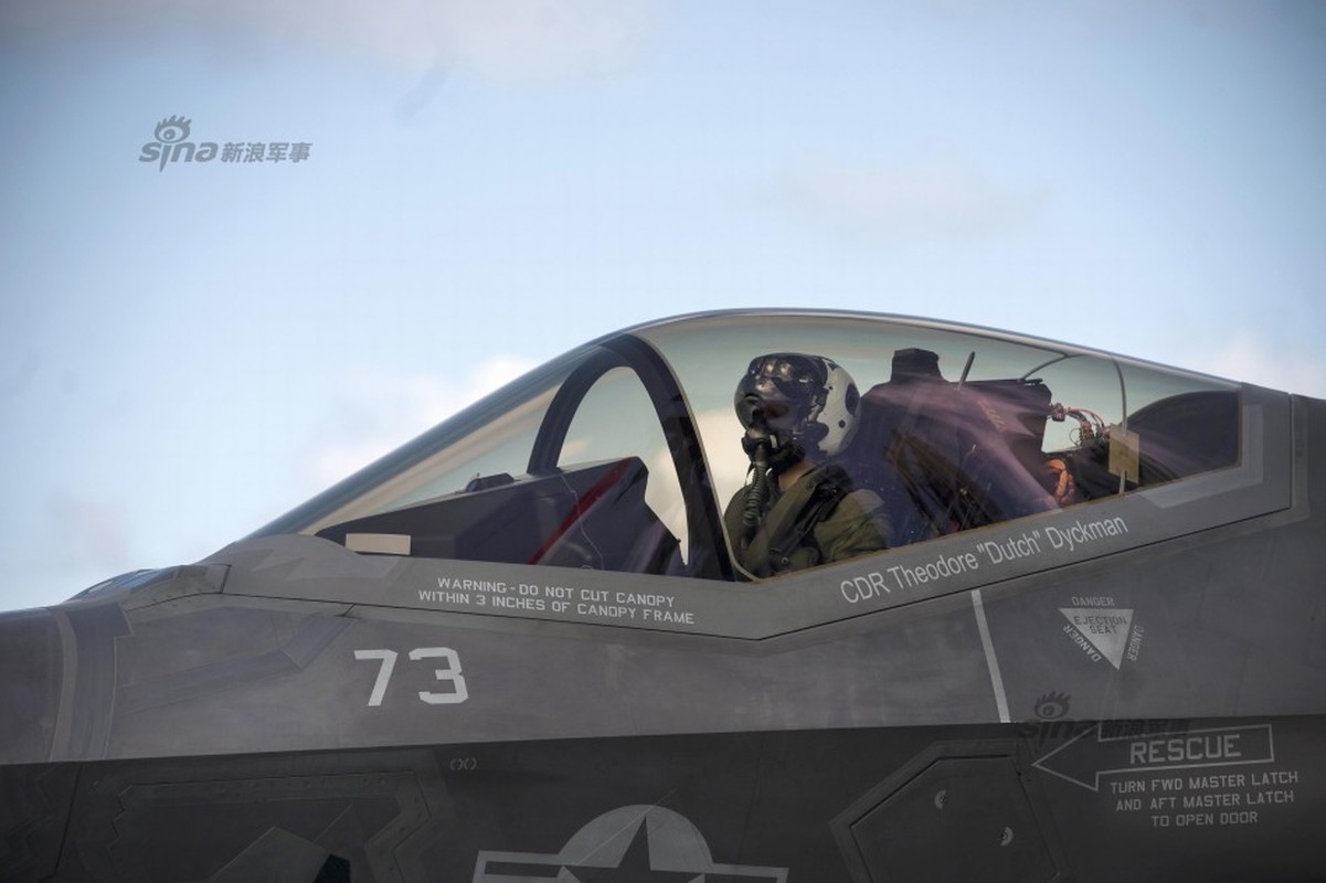 Tron mat xem may bay F-35C My lon nguoc phong ten lua-Hinh-8