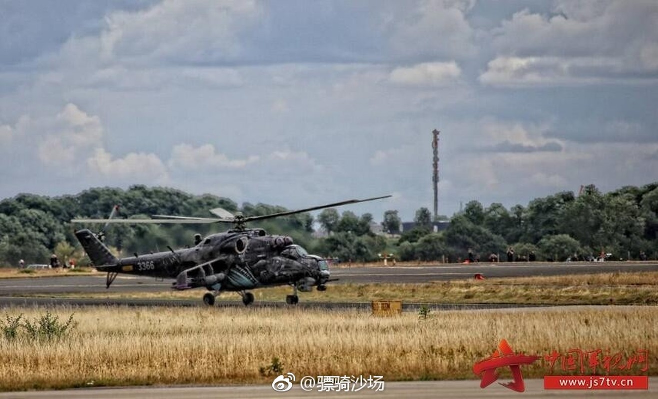Rung minh truoc dan truc thang Mi-24 “xam tro day minh“-Hinh-2
