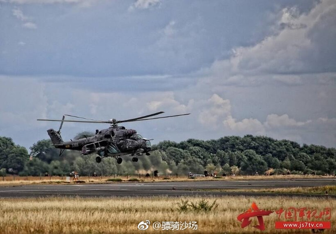 Rung minh truoc dan truc thang Mi-24 “xam tro day minh“-Hinh-7