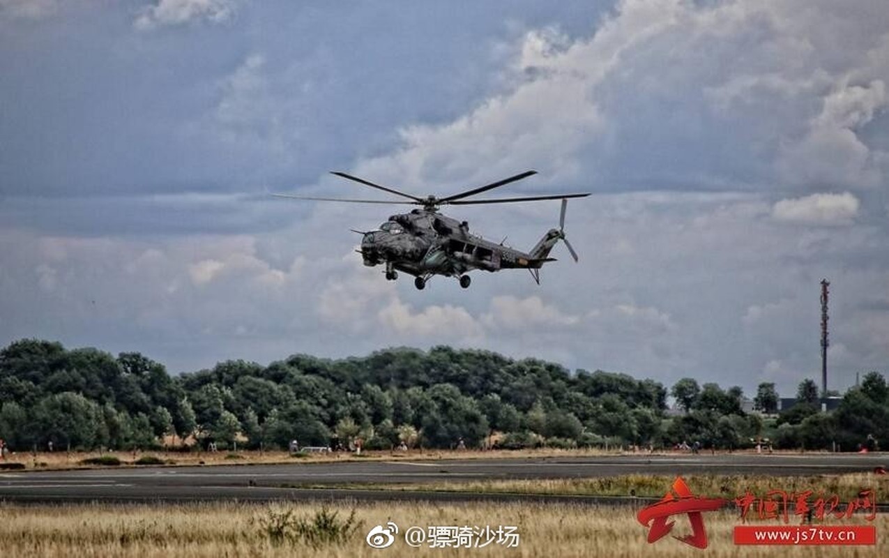 Rung minh truoc dan truc thang Mi-24 “xam tro day minh“-Hinh-8