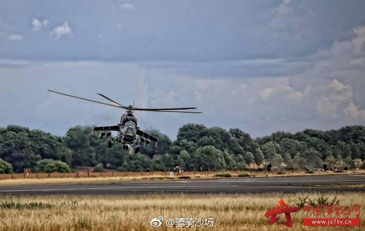 Rung minh truoc dan truc thang Mi-24 “xam tro day minh“-Hinh-9