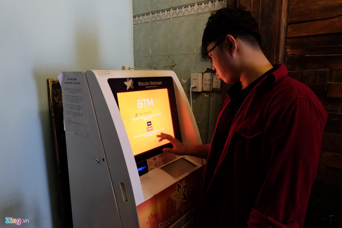 Can canh may ATM Bitcoin trong tiem an o Sai Gon-Hinh-10