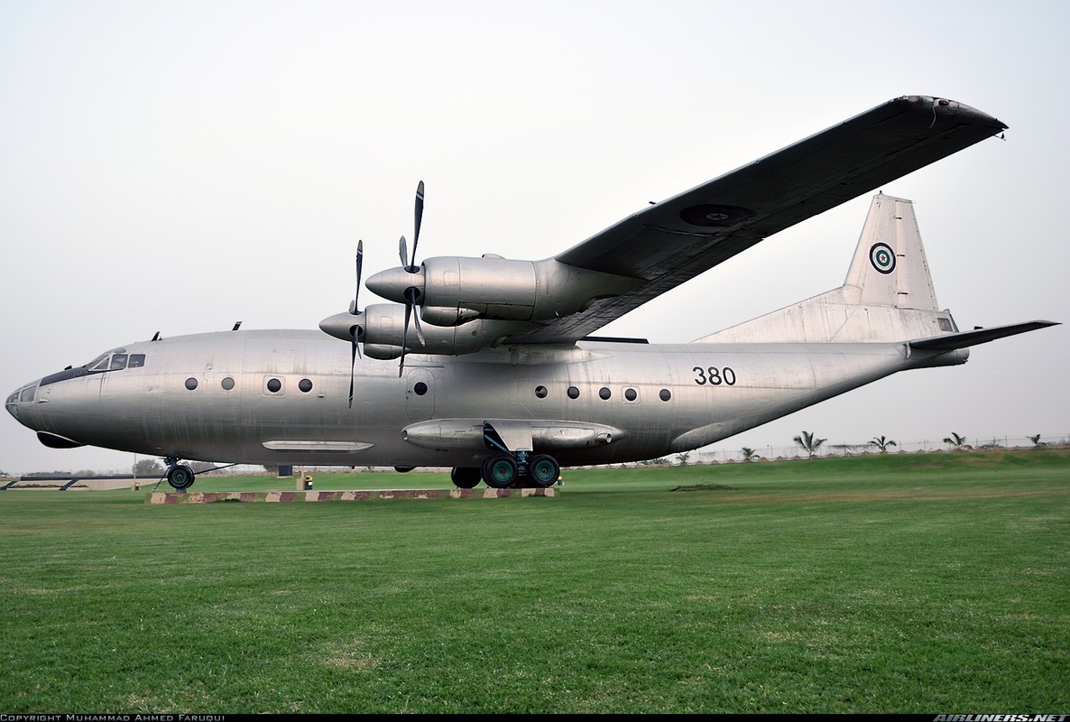 Nhin lai loat may bay van tai danh tieng cua Antonov-Hinh-9