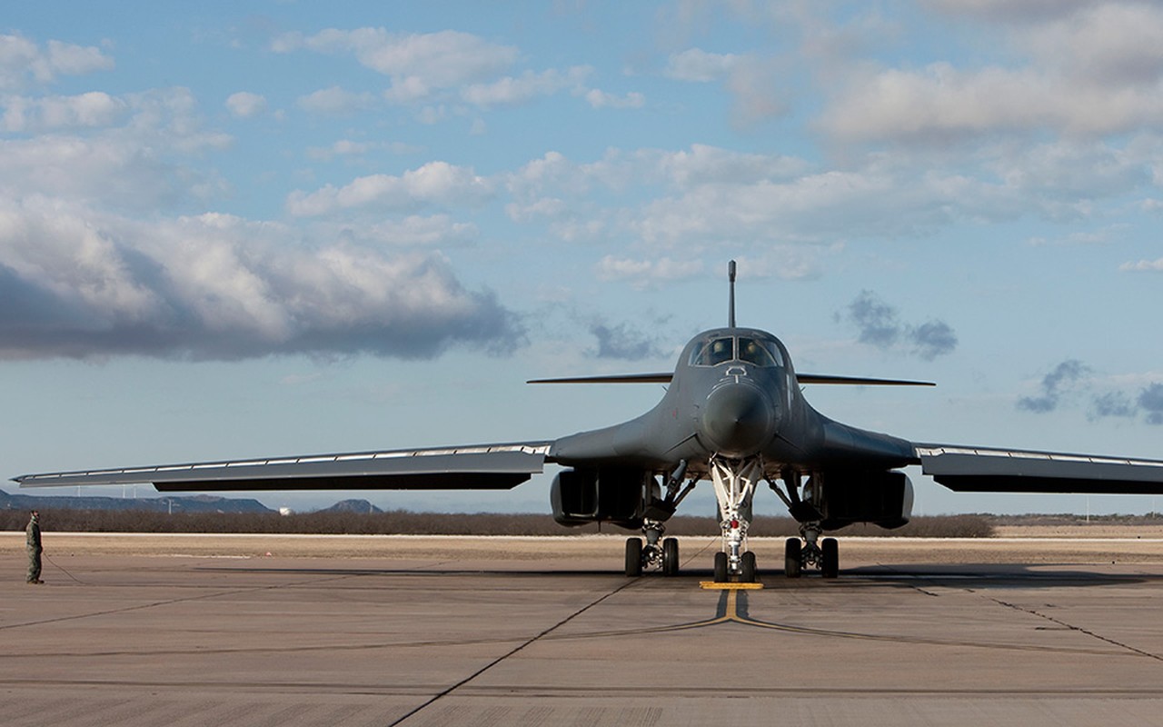 Nhung hung than canh cup canh xoe (2): B-1 Lancer cua My-Hinh-3