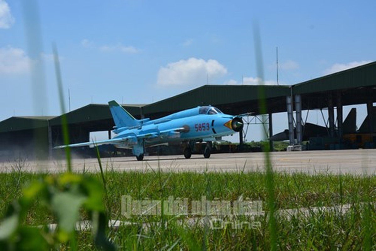 Rao ruc canh Su-22, Su-30 Viet Nam ban, nem bom du doi