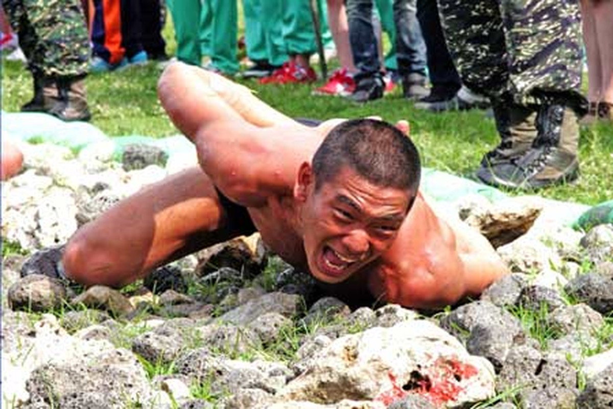 Nhung man “luyen quan” ghe ron nhat trong quan doi cac nuoc-Hinh-17