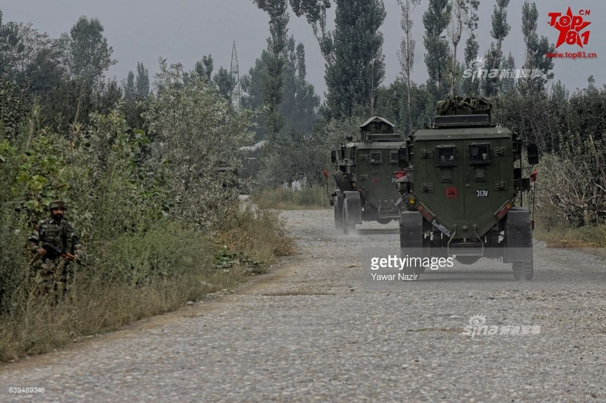 Ngam trang bi khung cua dac nhiem An Do tai Kashmir-Hinh-2