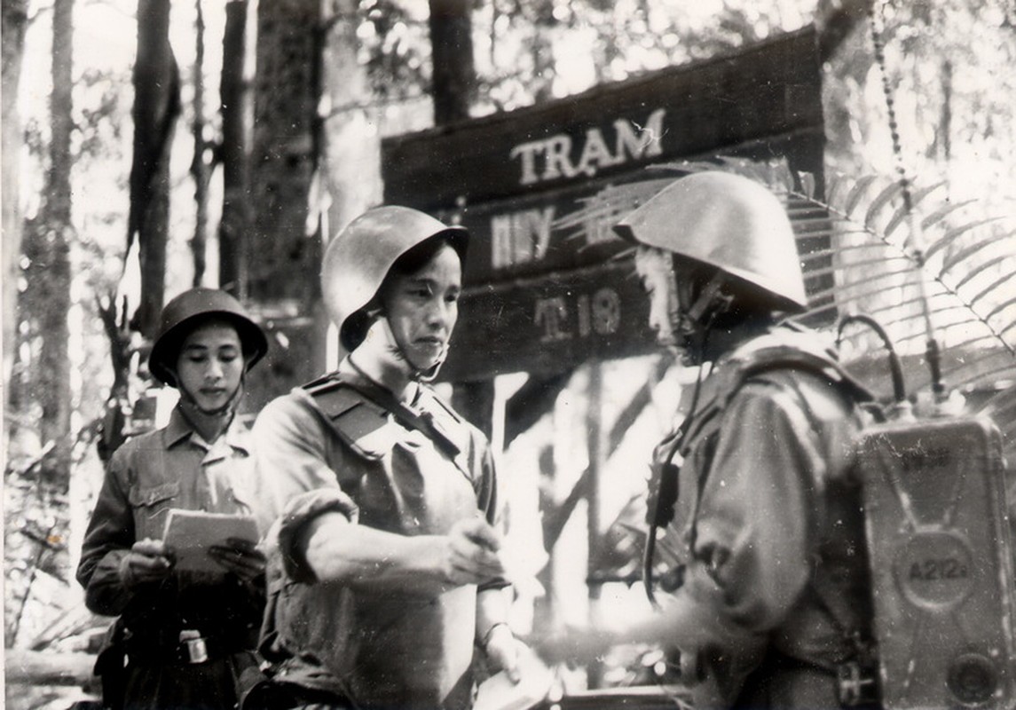 Bat ngo trang bi &quot;khung&quot; cua bo doi lai xe Truong Son-Hinh-6