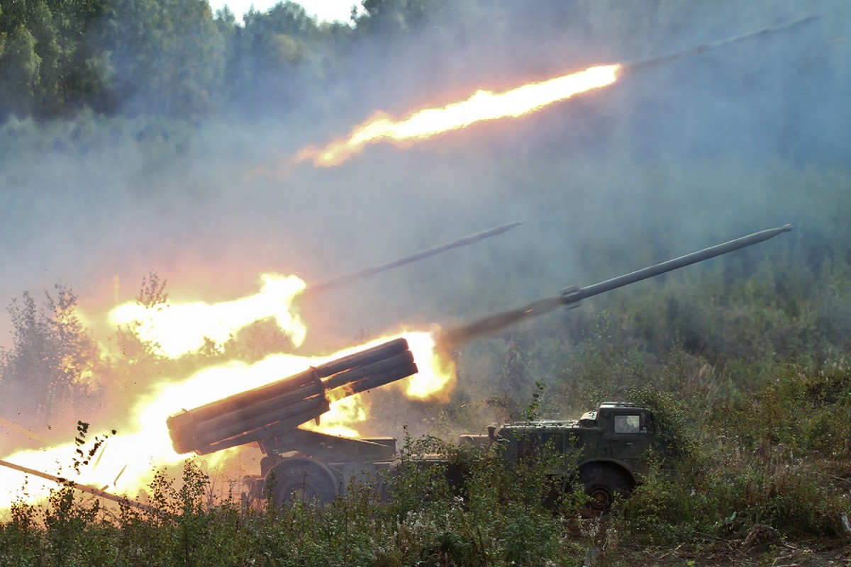 Quan doi Syria mang BM-27 Uranga ra ban IS o Deir Ezzor-Hinh-8