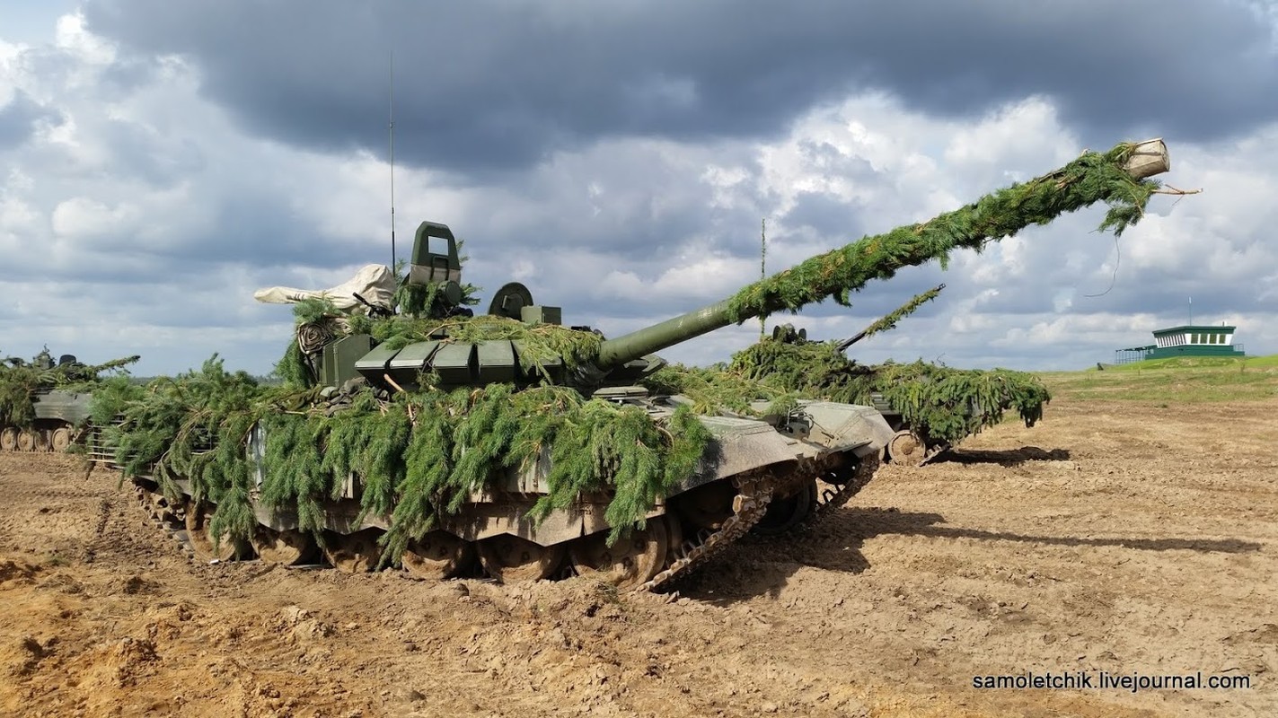 T-72B3 mod 2016 lan dau thuc chien ngay sat bien gioi NATO-Hinh-10