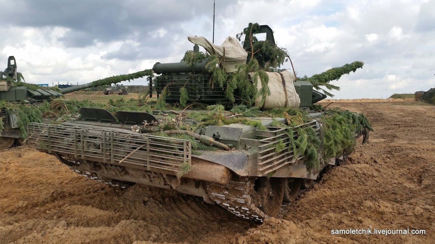 T-72B3 mod 2016 lan dau thuc chien ngay sat bien gioi NATO-Hinh-7