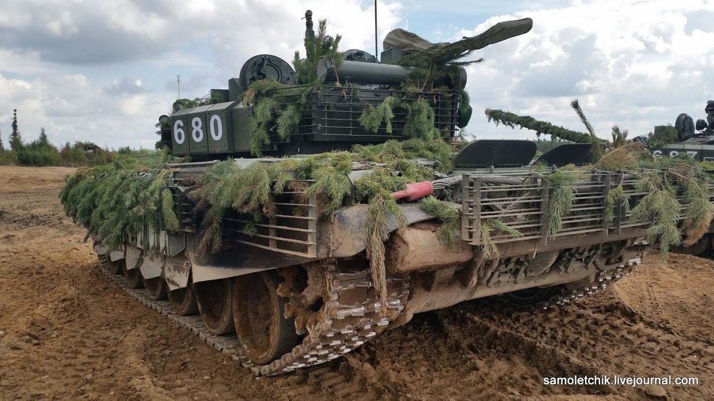 T-72B3 mod 2016 lan dau thuc chien ngay sat bien gioi NATO-Hinh-8