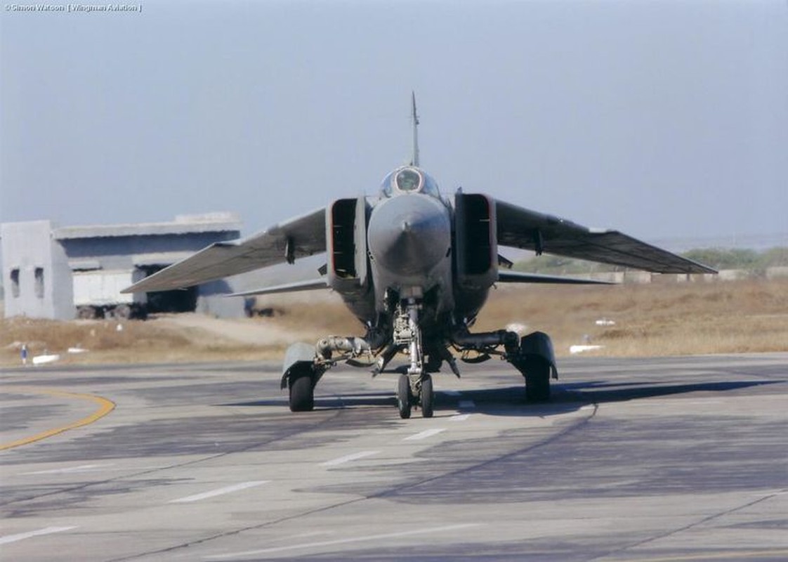 Ky an: MiG-23 “Ma” cua Lien Xo bay lac sang phia NATO-Hinh-8